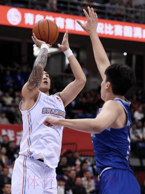 山东男篮总结比赛：球队用六连胜回馈现场万千球迷热情支持